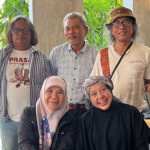 Dari kiri-ke kanan: (berdiri) Yon Bayu Wahyono. Ismail Lutan, Fikar W Eda. (duduk) :Helvy Tiana Rosa (Ketua Bidang Sastra HSBI), Devie Matahari (Foto BS-HSBI)